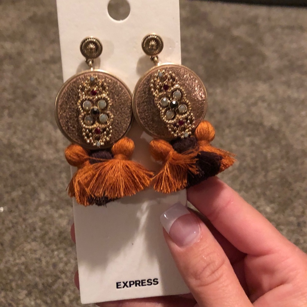 Express detail earrings